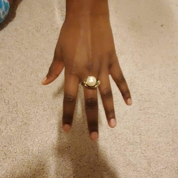 Nessia Cream Pearl Statement Ring - Picture 4 of 4